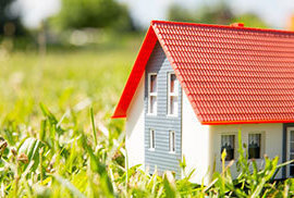 Мосгордума приняла законопроект «О внесении изменений в Закон города Москвы от 21 ноября 2007 года № 45 «Кодекс города Москвы об административных правонарушениях».        «Поправки предусматривают введение административной ответственности за отказ устранить нарушение в сфере землепользования и при использовании объектов городского нежилого фонда, а также повторное совершение правонарушений. Кроме того, увеличены штрафные санкции за нарушения при использовании земельного участка, в том числе за осуществление самовольного строительства», - пояснил заместитель мэра Москвы по экономической политике и имущественно-земельным отношениям Владимир Ефимов. По словам вице-мэра, самострой не просто нарушает права всех без исключения граждан, но и наносит ущерб городской среде. «Только за последние полгода было снесено более 1000 незаконных объектов.  Теперь размер штрафа будет исчисляться от кадастровой стоимости  объекта и в среднем составит от 150 тыс. до 3,5 млн. рублей». «Мы активно боремся с самостроем и освобождаем городские пространства для горожан. Самострой не только не позволяет городу развиваться как современному мегаполису, но еще и потенциально опасен. Именно поэтому нарушение требований и ограничений по использованию земельного участка, связанных со строительством, реконструкцией на нем зданий и сооружений выделено в законопроекте в отдельный состав», - подчеркнул начальник Госинспекции по недвижимости Владислав Овчинский. 